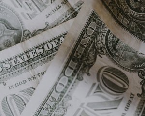 Почему резко подскочил курс доллара: объяснение экспертов