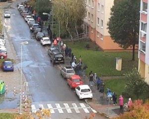 Словакия тестирует все население на Covid: в городах длинные очереди