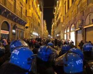 Поліцію закидали коктейлями Молотова: затримали 20 учасників протесту проти карантину