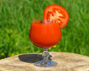 Медики розкрили неймовірну властивість томатного соку