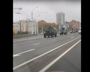 В Минск колоннами заезджает бронетехника - видео
