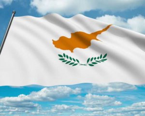 Кіпр перестав видавати паспорти за інвестиції