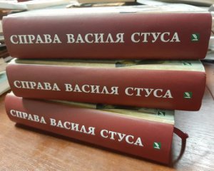 Новый тираж книги о Стусе уже пакуют для читателей