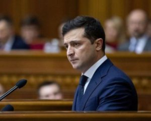 Зеленский резко высказался относительно голосования за роспуск КС