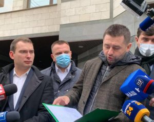 Депутати принесли до КСУ заяву щодо відставки