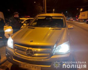 Злочинці на очах у перехожих викрали жінку й намагалися вивезти з міста