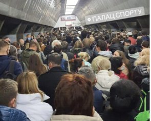 Сovid-розсадник: у столичному метро зафіксували гігантські скупчення