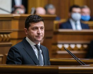 "Слуга" розповів, коли Рада візьметься за законопроєкт Зеленського про розпуск КСУ