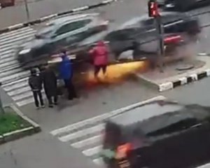 В Харькове легковое авто снесло 4 пешеходов,  женщина - в коме