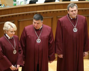 У Зеленського сказали, як КСУ може повернути довіру