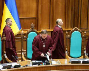 Конституційна криза: &quot;слуга&quot; розказав, який законопроєкт потрібно прийняти до КСУ