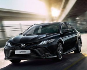 Нові Toyota для нардепів купили у фірми, зареєстрованої на росіянку