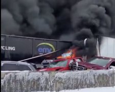 Десятки автомобілів згоріли внаслідок аварії