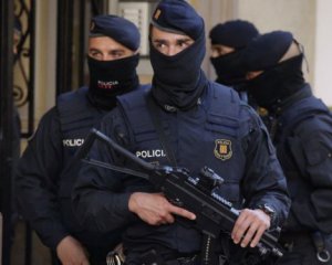 В Іспанії затримали українців за продаж російської зброї