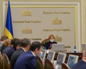 Рада хоче зобов&#039;язати уряд завчасно повідомляти про запровадження карантинних обмежень