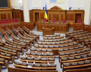 Верховная Рада отложила рассмотрение законопроектив по выходу из конституционного кризиса