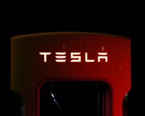 Акції Tesla рекордно виросли за годину