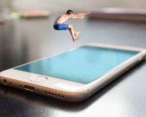Apple тестирует гибкие смартфоны