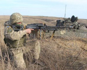 Бойовики на Донбасі двічі гатили з гранатометів