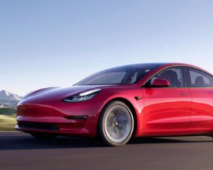 Tesla прекращает продажу своей самой бюджетной Model 3