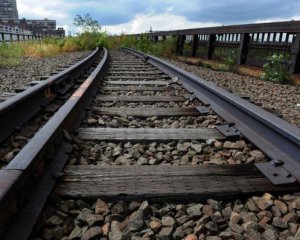 Подросток погиб под колесами поезда, потому что был в наушниках
