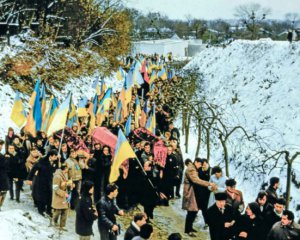 На перезахоронение Стуса, Литвина и Тихого пришло 100 тыс. человек