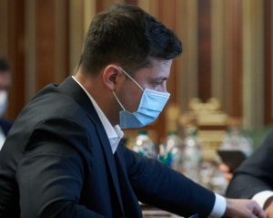 Зеленский уволил СБУшника, роскошные владения которого описали журналисты