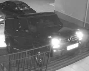 Исключили из партии депутатов, которые заехали на внедорожнике в подъезд многоэтажки