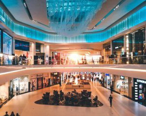 В Польше разрешили работать торговым центрам и магазинам