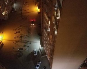 Гостил у друзей: 20-летний мужчина выпал из окна 12-этажки