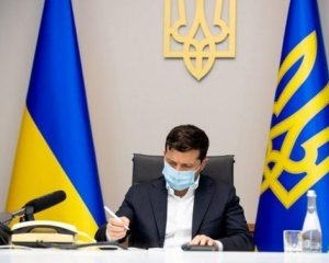 Зеленський звільнив чиновника-хабарника