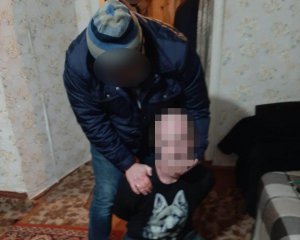 Мужчина затащил 15-летнюю девушку в квартиру, связал и изнасиловал