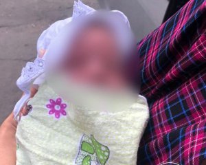 Посадили до в'язниці жінку, яка хотіла продати дитину за 400 тис. грн