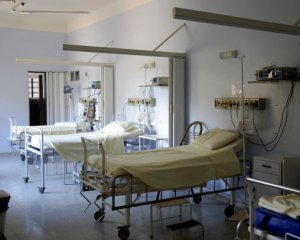 Лікарня в Івано-Франківську не прийматиме хворих на коронавірус, щоб "передихнути"