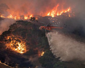 Австралия снова в огне: пожар бушует месяц