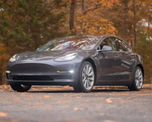 Tesla начинает отзывать свои электрокары