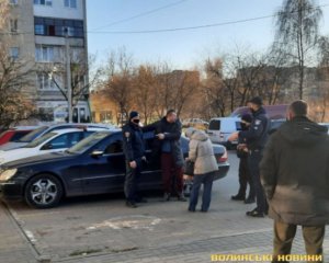"Антимасочник" устроил в супермаркете драку с полицейскими