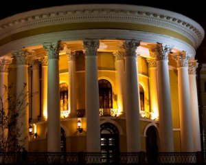 Суд заарештував Будинок профспілок і Жовтневий палац