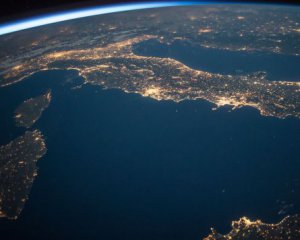 Астронавт снял впечатляющее видео Земли из окна Crew Dragon