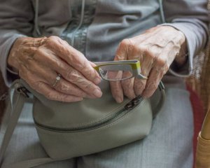 Пенсіонерам старшого віку підвищать розмір виплат