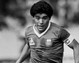 Марадона заповів бальзамувати та експонувати своє тіло