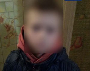 Жінка пограбувала знайомого і залишила на нього свою дитину