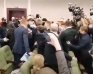 В облраді заявили, що нардеп хворий на Covid-19 і вигнали його