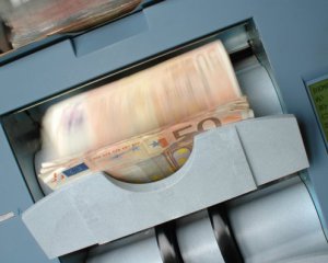 Зміни у держбюджеті 2021: економитимуть на пенсіях і мінімалці